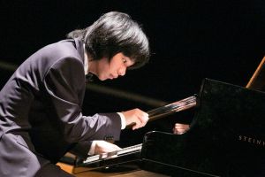 Shengye Cheng podczas koncertu w Sali Filharmonii NFM 19.08.2017. Fot. Andrzej Solnica.